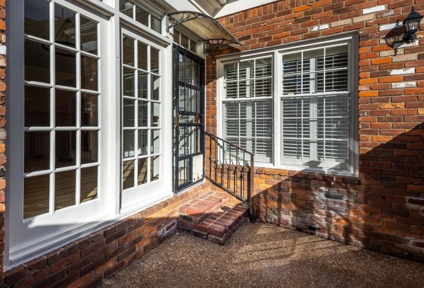 4745 AYNSLEY DR, Memphis, Tennessee 38117, 3 Bedrooms Bedrooms, 6 Rooms Rooms,3.1 BathroomsBathrooms,Residential,For Sale,AYNSLEY,10219998