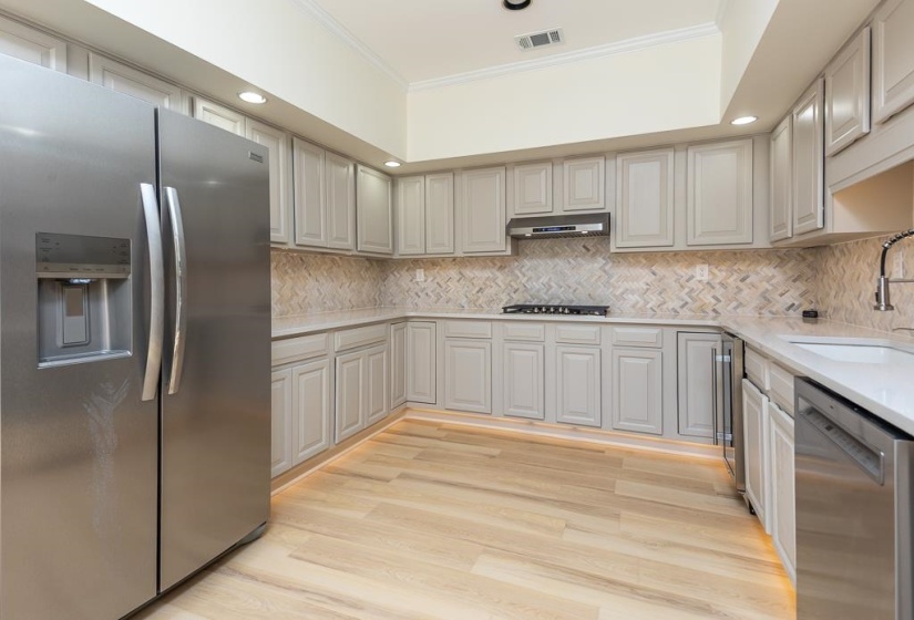 4745 AYNSLEY DR, Memphis, Tennessee 38117, 3 Bedrooms Bedrooms, 6 Rooms Rooms,3.1 BathroomsBathrooms,Residential,For Sale,AYNSLEY,10219998