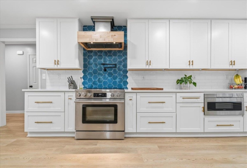 2137 WOODSIDE DR, Germantown, Tennessee 38138, 5 Bedrooms Bedrooms, 8 Rooms Rooms,3.1 BathroomsBathrooms,Residential,For Sale,WOODSIDE,10220012