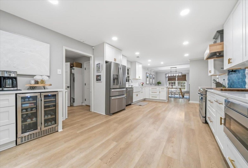 2137 WOODSIDE DR, Germantown, Tennessee 38138, 5 Bedrooms Bedrooms, 8 Rooms Rooms,3.1 BathroomsBathrooms,Residential,For Sale,WOODSIDE,10220012