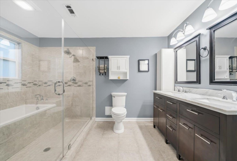 2137 WOODSIDE DR, Germantown, Tennessee 38138, 5 Bedrooms Bedrooms, 8 Rooms Rooms,3.1 BathroomsBathrooms,Residential,For Sale,WOODSIDE,10220012