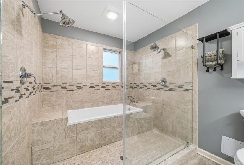 2137 WOODSIDE DR, Germantown, Tennessee 38138, 5 Bedrooms Bedrooms, 8 Rooms Rooms,3.1 BathroomsBathrooms,Residential,For Sale,WOODSIDE,10220012