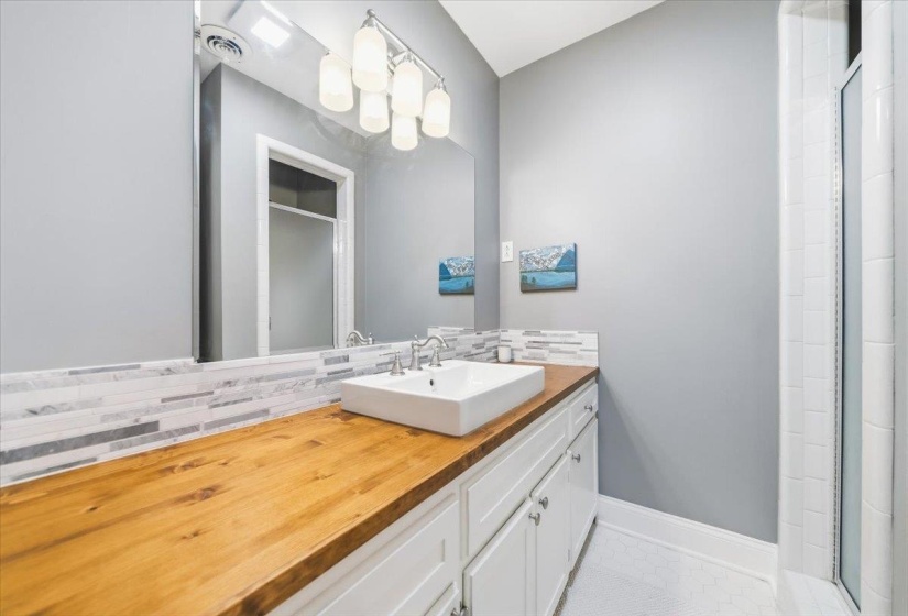 2137 WOODSIDE DR, Germantown, Tennessee 38138, 5 Bedrooms Bedrooms, 8 Rooms Rooms,3.1 BathroomsBathrooms,Residential,For Sale,WOODSIDE,10220012