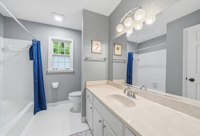 2137 WOODSIDE DR, Germantown, Tennessee 38138, 5 Bedrooms Bedrooms, 8 Rooms Rooms,3.1 BathroomsBathrooms,Residential,For Sale,WOODSIDE,10220012