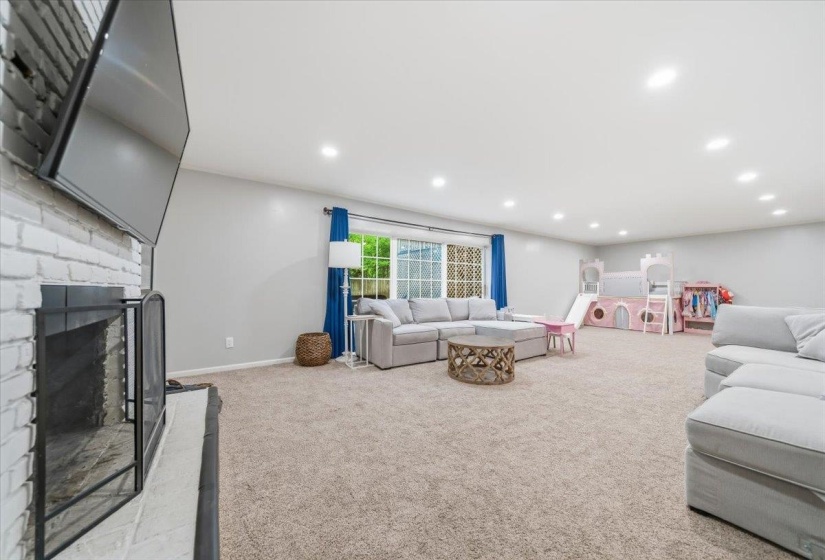 2137 WOODSIDE DR, Germantown, Tennessee 38138, 5 Bedrooms Bedrooms, 8 Rooms Rooms,3.1 BathroomsBathrooms,Residential,For Sale,WOODSIDE,10220012