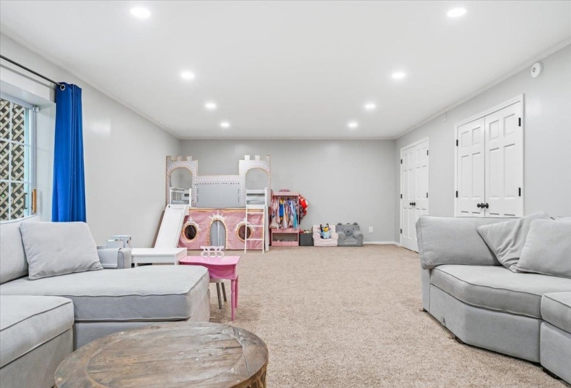 2137 WOODSIDE DR, Germantown, Tennessee 38138, 5 Bedrooms Bedrooms, 8 Rooms Rooms,3.1 BathroomsBathrooms,Residential,For Sale,WOODSIDE,10220012