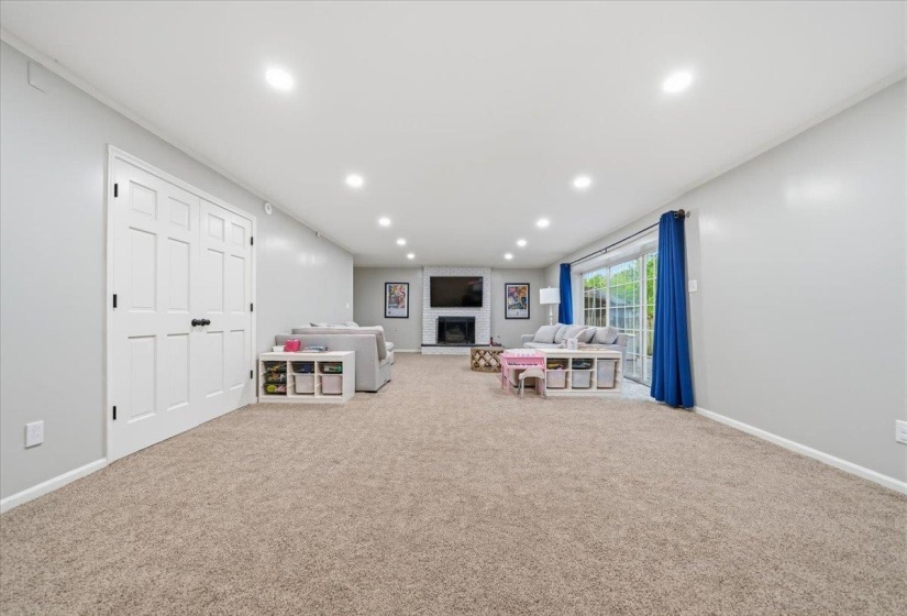 2137 WOODSIDE DR, Germantown, Tennessee 38138, 5 Bedrooms Bedrooms, 8 Rooms Rooms,3.1 BathroomsBathrooms,Residential,For Sale,WOODSIDE,10220012