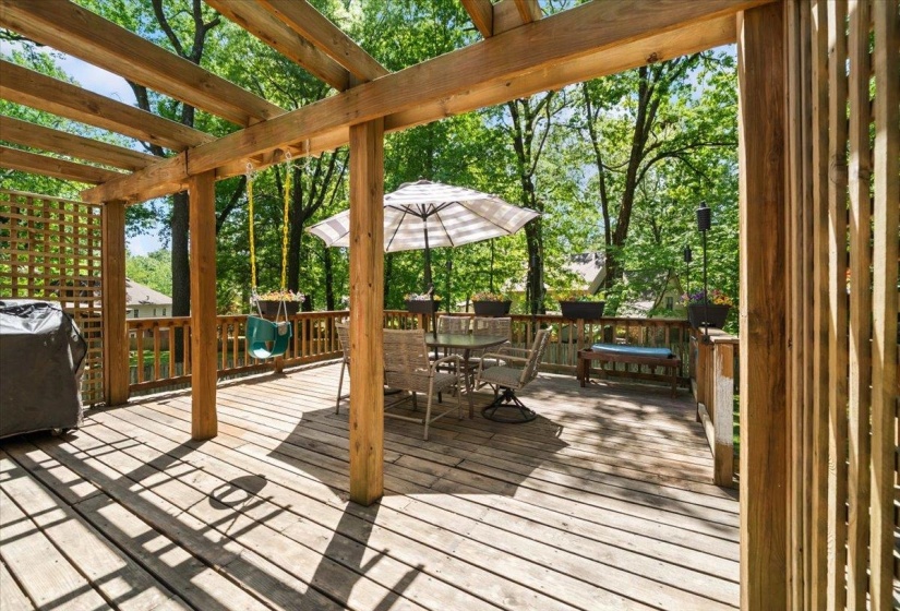 2137 WOODSIDE DR, Germantown, Tennessee 38138, 5 Bedrooms Bedrooms, 8 Rooms Rooms,3.1 BathroomsBathrooms,Residential,For Sale,WOODSIDE,10220012