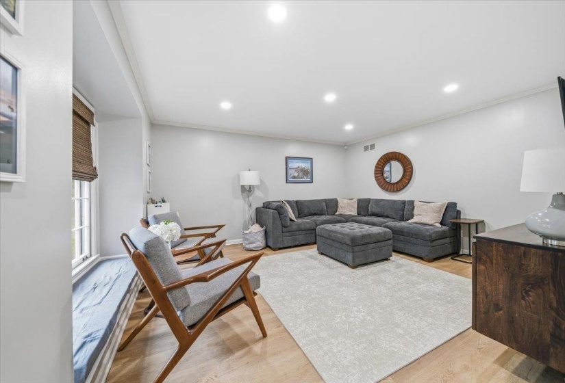 2137 WOODSIDE DR, Germantown, Tennessee 38138, 5 Bedrooms Bedrooms, 8 Rooms Rooms,3.1 BathroomsBathrooms,Residential,For Sale,WOODSIDE,10220012