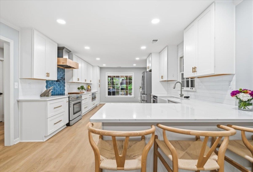 2137 WOODSIDE DR, Germantown, Tennessee 38138, 5 Bedrooms Bedrooms, 8 Rooms Rooms,3.1 BathroomsBathrooms,Residential,For Sale,WOODSIDE,10220012