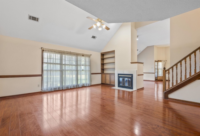 2033 WESTBRIAR DR, Memphis, Tennessee 38016, 4 Bedrooms Bedrooms, 9 Rooms Rooms,2.1 BathroomsBathrooms,Residential,For Sale,WESTBRIAR,10220024