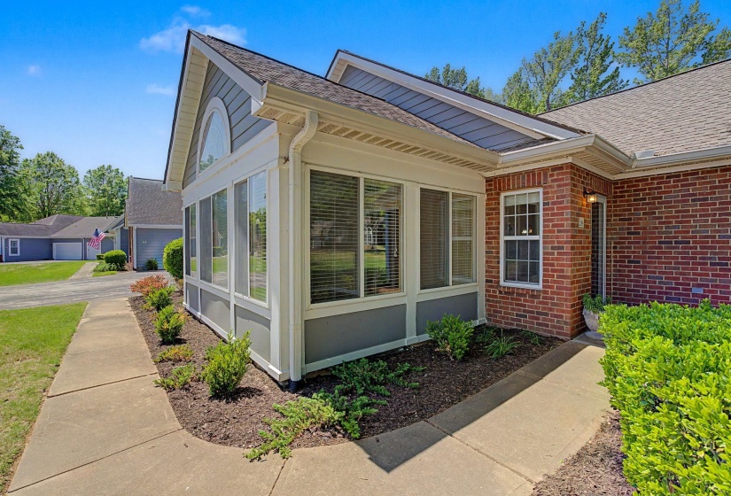 269 OAK CLUB LN, Collierville, Tennessee 38017, 2 Bedroom Bedrooms, 6 Room Rooms,2 BathroomBathrooms,Residential,For Sale,OAK CLUB,0,10220026