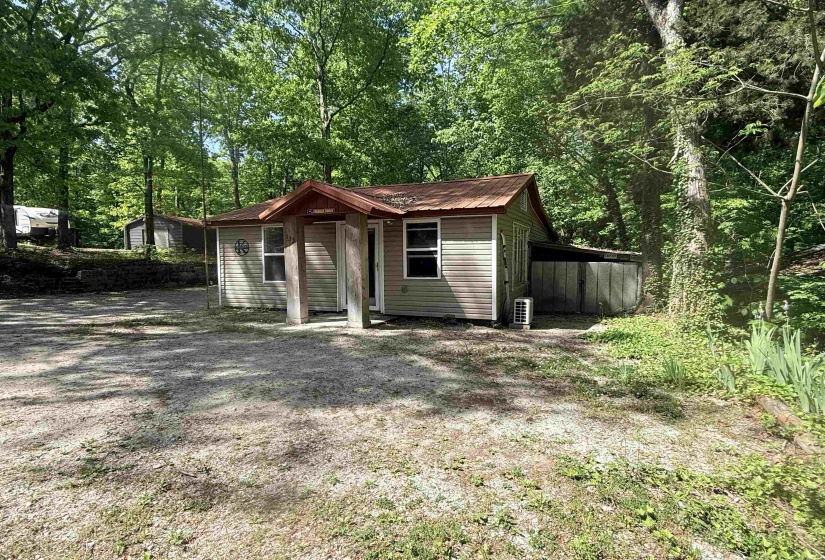 133 MAXINE NELSON RD, Parsons, Tennessee 38363, 1 Bedroom Bedrooms, 6 Rooms Rooms,1 BathroomBathrooms,Residential,For Sale,MAXINE NELSON,10220033
