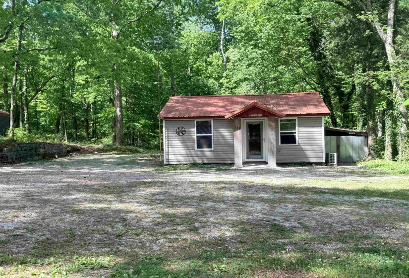 133 MAXINE NELSON RD, Parsons, Tennessee 38363, 1 Bedroom Bedrooms, 6 Rooms Rooms,1 BathroomBathrooms,Residential,For Sale,MAXINE NELSON,10220033