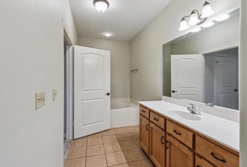 1595 DEXTER GROVE CT, Cordova, Tennessee 38016, 2 Bedrooms Bedrooms, 4 Rooms Rooms,2 BathroomsBathrooms,Residential,For Sale,DEXTER GROVE,10220069