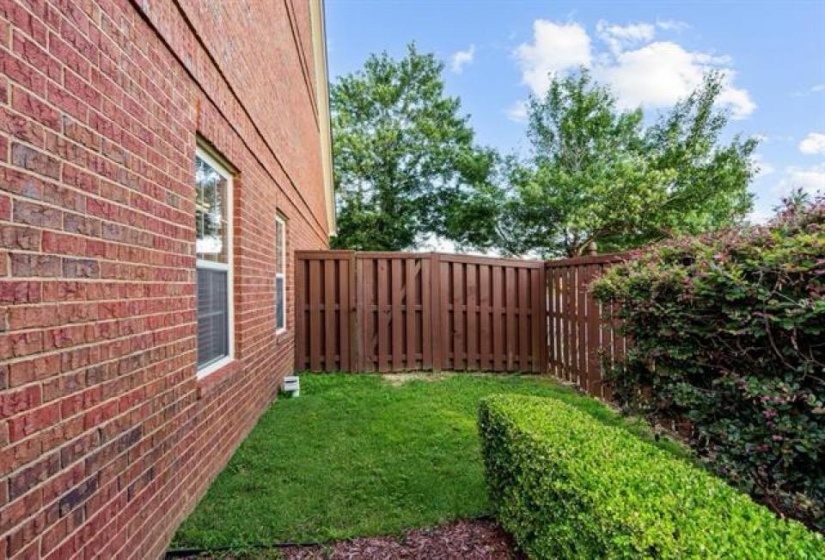1595 DEXTER GROVE CT, Cordova, Tennessee 38016, 2 Bedrooms Bedrooms, 4 Rooms Rooms,2 BathroomsBathrooms,Residential,For Sale,DEXTER GROVE,10220069