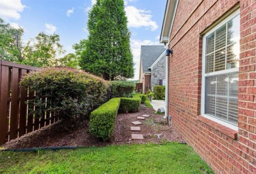 1595 DEXTER GROVE CT, Cordova, Tennessee 38016, 2 Bedrooms Bedrooms, 4 Rooms Rooms,2 BathroomsBathrooms,Residential,For Sale,DEXTER GROVE,10220069