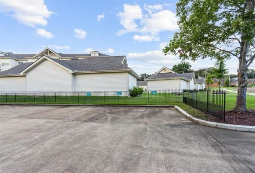 1595 DEXTER GROVE CT, Cordova, Tennessee 38016, 2 Bedrooms Bedrooms, 4 Rooms Rooms,2 BathroomsBathrooms,Residential,For Sale,DEXTER GROVE,10220069
