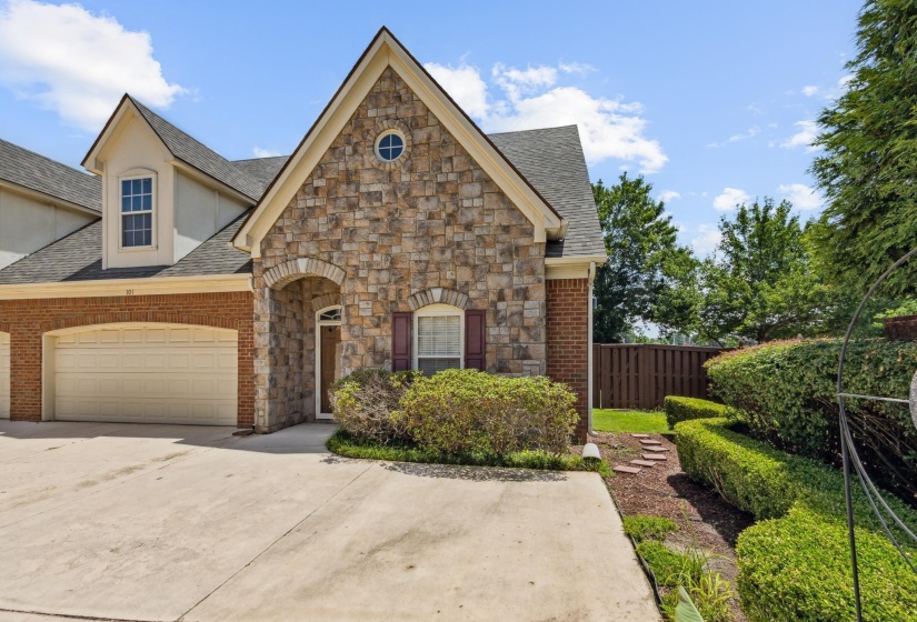 1595 DEXTER GROVE CT, Cordova, Tennessee 38016, 2 Bedrooms Bedrooms, 4 Rooms Rooms,2 BathroomsBathrooms,Residential,For Sale,DEXTER GROVE,10220069