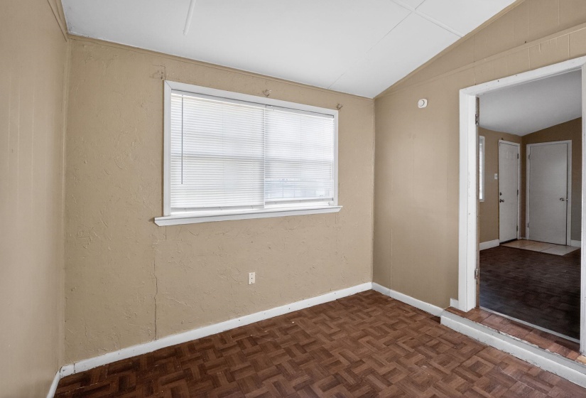 4504 NEELY RD, Memphis, Tennessee 38109, 4 Bedroom Bedrooms, 6 Room Rooms,1.1 BathroomBathrooms,Residential,For Sale,NEELY,0,10220093