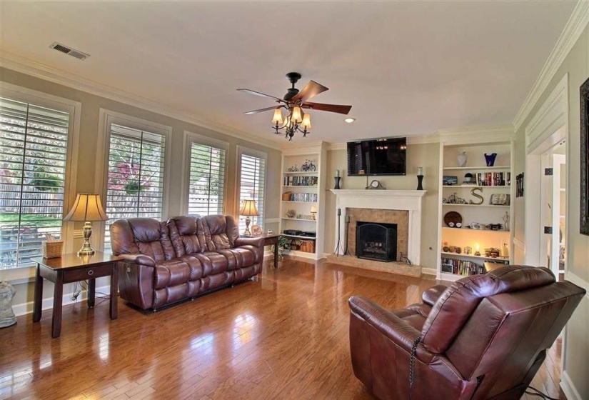 2345 LINKENHOLT DR, Collierville, Tennessee 38017, 4 Bedrooms Bedrooms, 9 Rooms Rooms,3.1 BathroomsBathrooms,Rental Properties,For Sale,LINKENHOLT,10220119