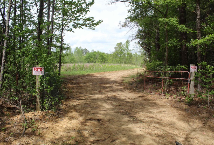 000 RIVERSIDE DR, Jackson, Tennessee 38301, ,Land,For Sale,RIVERSIDE,10220128