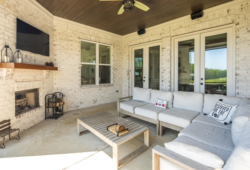 2706 TERRY LN RD, Covington, Tennessee 38019, 5 Bedrooms Bedrooms, 12 Rooms Rooms,4.1 BathroomsBathrooms,Residential,For Sale,TERRY LN,10220137