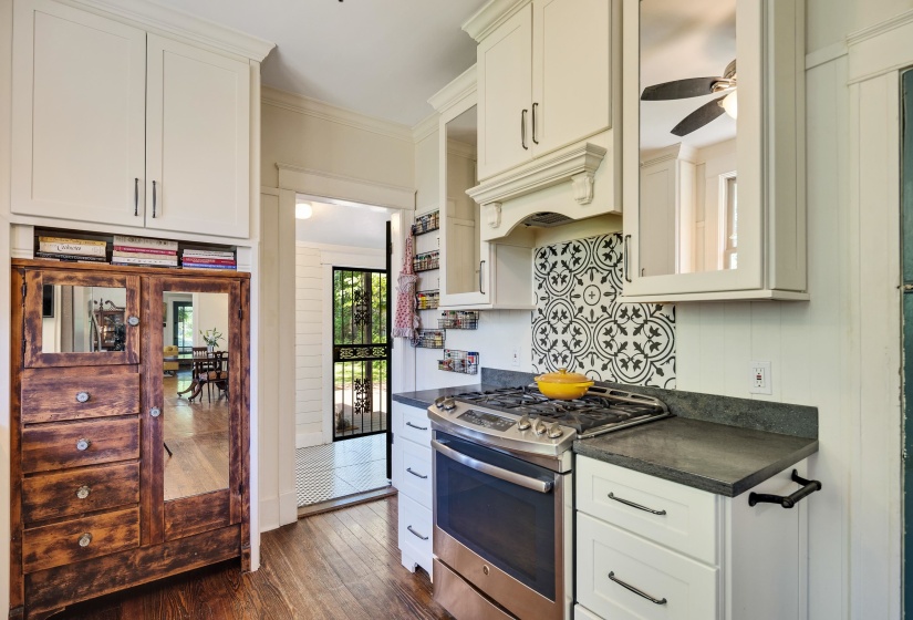 1744 YORK AVE, Memphis, Tennessee 38104, 3 Bedrooms Bedrooms, 6 Rooms Rooms,1 BathroomBathrooms,Residential,For Sale,YORK,10218877