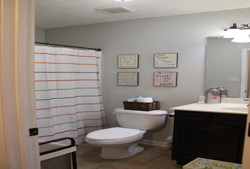 222 SUNGATE DR, Medina, Tennessee 38355, 3 Bedrooms Bedrooms, 5 Rooms Rooms,2 BathroomsBathrooms,Residential,For Sale,SUNGATE,10220177