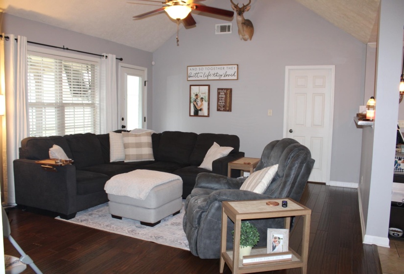 222 SUNGATE DR, Medina, Tennessee 38355, 3 Bedrooms Bedrooms, 5 Rooms Rooms,2 BathroomsBathrooms,Residential,For Sale,SUNGATE,10220177