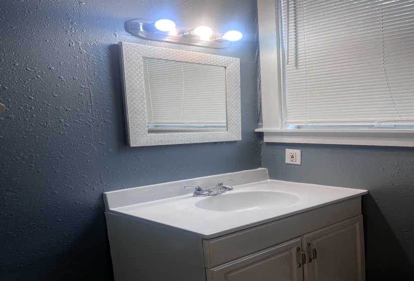 1050 CUMMINGS ST, Memphis, Tennessee 38106, 3 Bedrooms Bedrooms, 6 Rooms Rooms,2 BathroomsBathrooms,Residential,For Sale,CUMMINGS,10220203