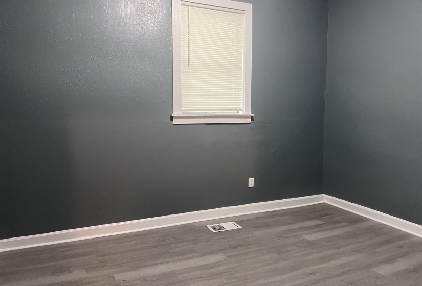 1050 CUMMINGS ST, Memphis, Tennessee 38106, 3 Bedrooms Bedrooms, 6 Rooms Rooms,2 BathroomsBathrooms,Residential,For Sale,CUMMINGS,10220203