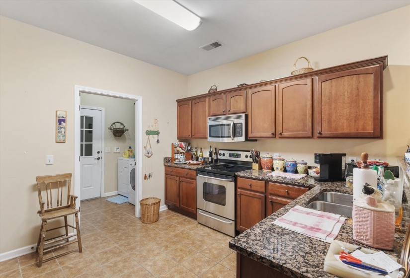 75 PEYTON RIDGE DR, Collierville, Tennessee 38017, 3 Bedrooms Bedrooms, 8 Rooms Rooms,2 BathroomsBathrooms,Residential,For Sale,PEYTON RIDGE,10220187