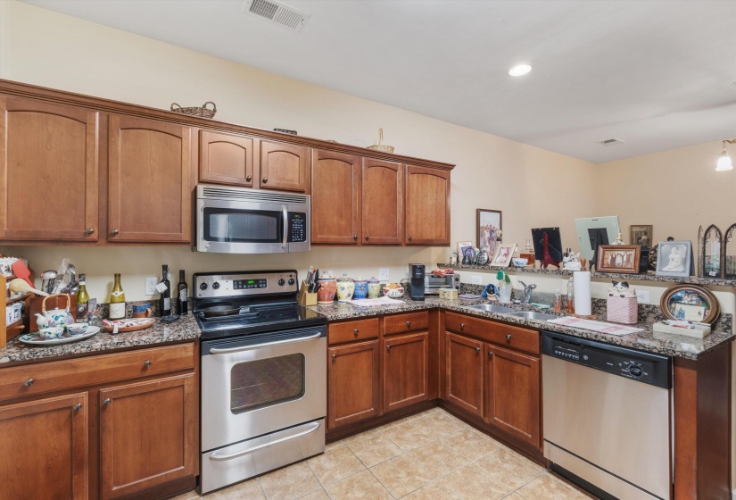 75 PEYTON RIDGE DR, Collierville, Tennessee 38017, 3 Bedrooms Bedrooms, 8 Rooms Rooms,2 BathroomsBathrooms,Residential,For Sale,PEYTON RIDGE,10220187