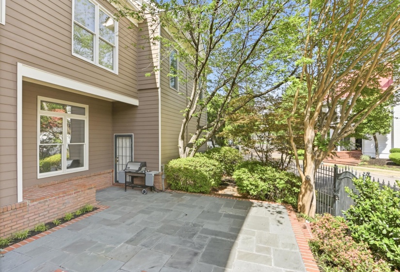 942 HARBOR VIEW DR, Memphis, Tennessee 38103, 3 Bedrooms Bedrooms, 7 Rooms Rooms,2.1 BathroomsBathrooms,Residential,For Sale,HARBOR VIEW,10220191