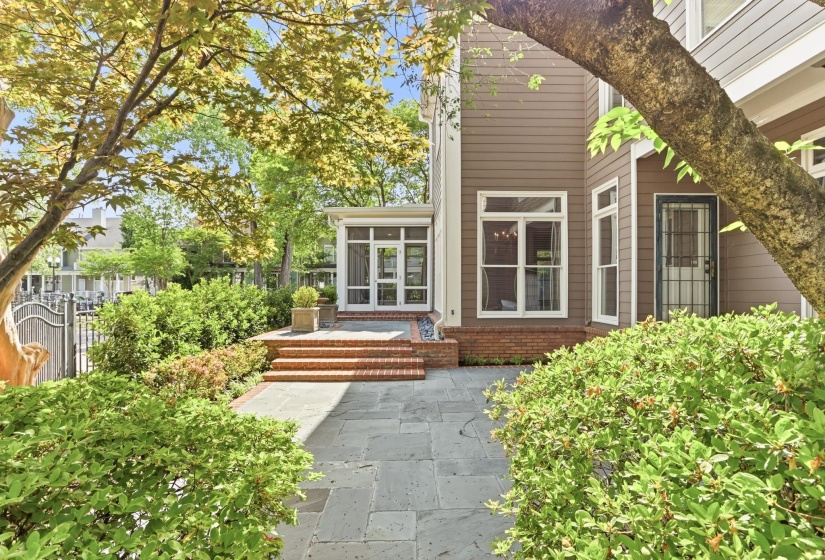 942 HARBOR VIEW DR, Memphis, Tennessee 38103, 3 Bedrooms Bedrooms, 7 Rooms Rooms,2.1 BathroomsBathrooms,Residential,For Sale,HARBOR VIEW,10220191