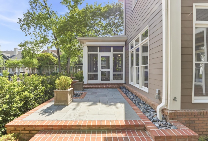 942 HARBOR VIEW DR, Memphis, Tennessee 38103, 3 Bedrooms Bedrooms, 7 Rooms Rooms,2.1 BathroomsBathrooms,Residential,For Sale,HARBOR VIEW,10220191