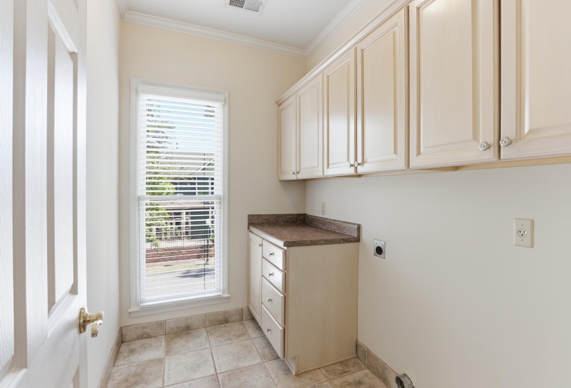 942 HARBOR VIEW DR, Memphis, Tennessee 38103, 3 Bedrooms Bedrooms, 7 Rooms Rooms,2.1 BathroomsBathrooms,Residential,For Sale,HARBOR VIEW,10220191