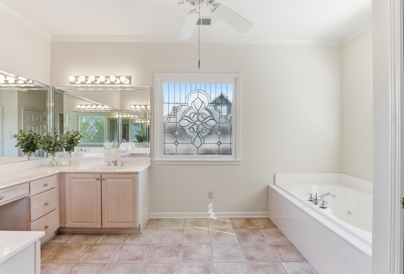 942 HARBOR VIEW DR, Memphis, Tennessee 38103, 3 Bedrooms Bedrooms, 7 Rooms Rooms,2.1 BathroomsBathrooms,Residential,For Sale,HARBOR VIEW,10220191