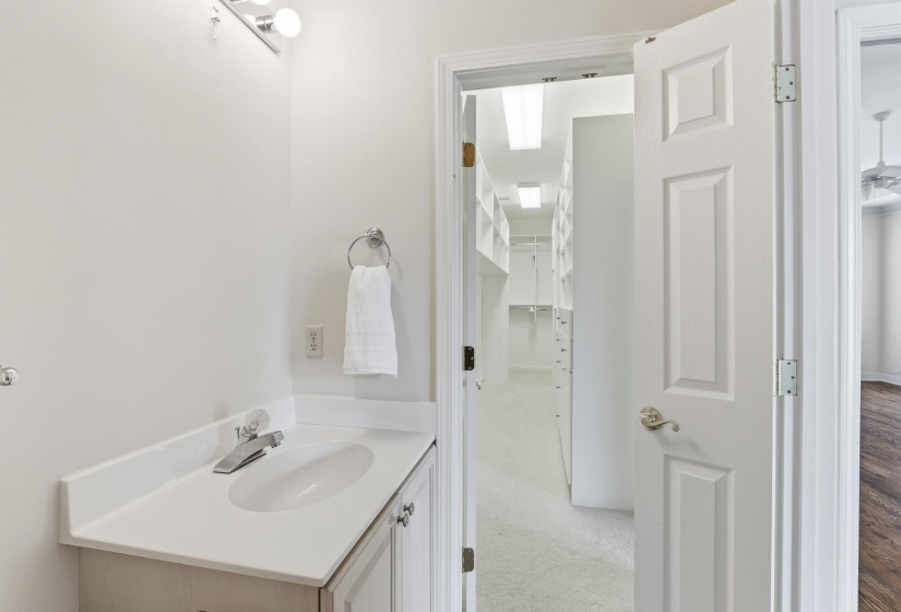 942 HARBOR VIEW DR, Memphis, Tennessee 38103, 3 Bedrooms Bedrooms, 7 Rooms Rooms,2.1 BathroomsBathrooms,Residential,For Sale,HARBOR VIEW,10220191