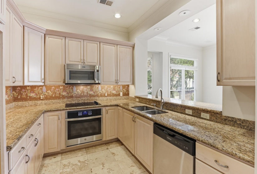 942 HARBOR VIEW DR, Memphis, Tennessee 38103, 3 Bedrooms Bedrooms, 7 Rooms Rooms,2.1 BathroomsBathrooms,Residential,For Sale,HARBOR VIEW,10220191