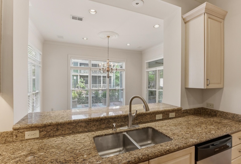 942 HARBOR VIEW DR, Memphis, Tennessee 38103, 3 Bedrooms Bedrooms, 7 Rooms Rooms,2.1 BathroomsBathrooms,Residential,For Sale,HARBOR VIEW,10220191