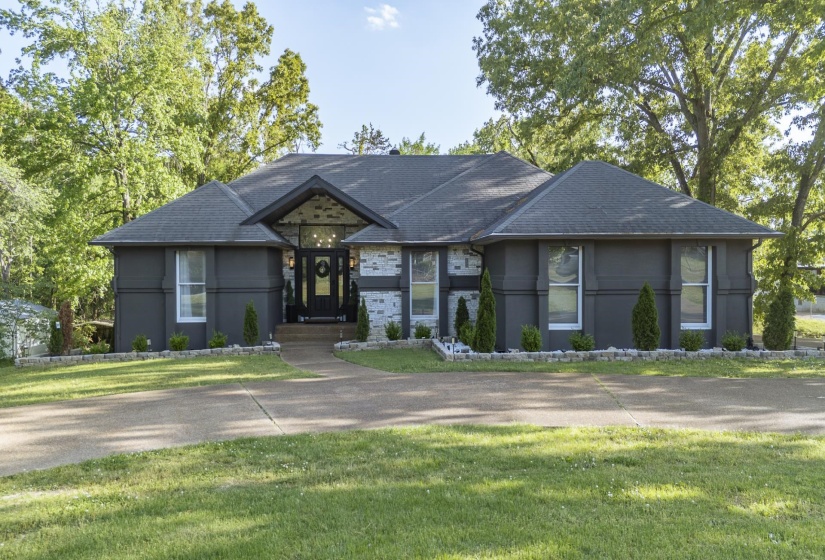 195 YEISER DR, Savannah, Tennessee 38372-1285, 3 Bedrooms Bedrooms, 8 Rooms Rooms,2 BathroomsBathrooms,Residential,For Sale,YEISER,10220222