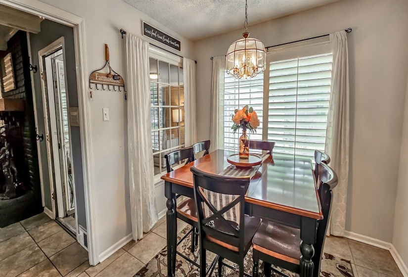 2254 KIRBY PKY, Memphis, Tennessee 38119, 6 Bedrooms Bedrooms, 11 Rooms Rooms,3 BathroomsBathrooms,Residential,For Sale,KIRBY,10220223