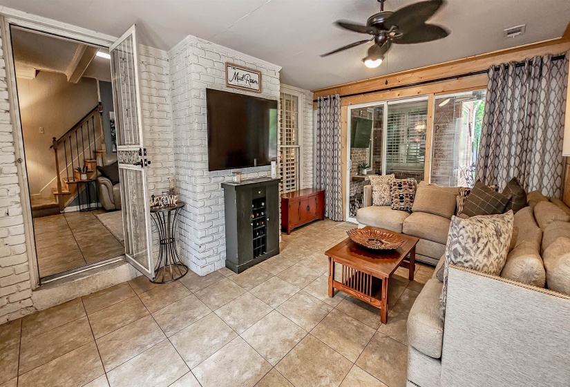 2254 KIRBY PKY, Memphis, Tennessee 38119, 6 Bedrooms Bedrooms, 11 Rooms Rooms,3 BathroomsBathrooms,Residential,For Sale,KIRBY,10220223