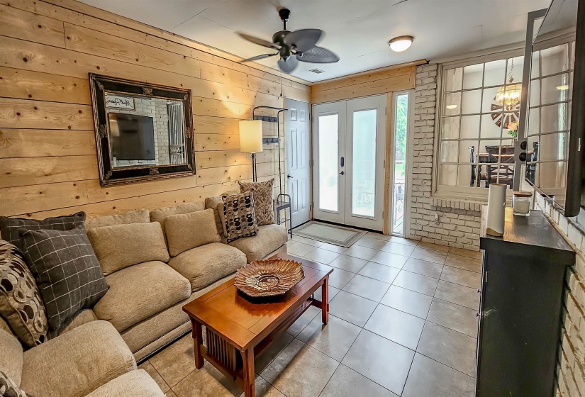 2254 KIRBY PKY, Memphis, Tennessee 38119, 6 Bedrooms Bedrooms, 11 Rooms Rooms,3 BathroomsBathrooms,Residential,For Sale,KIRBY,10220223