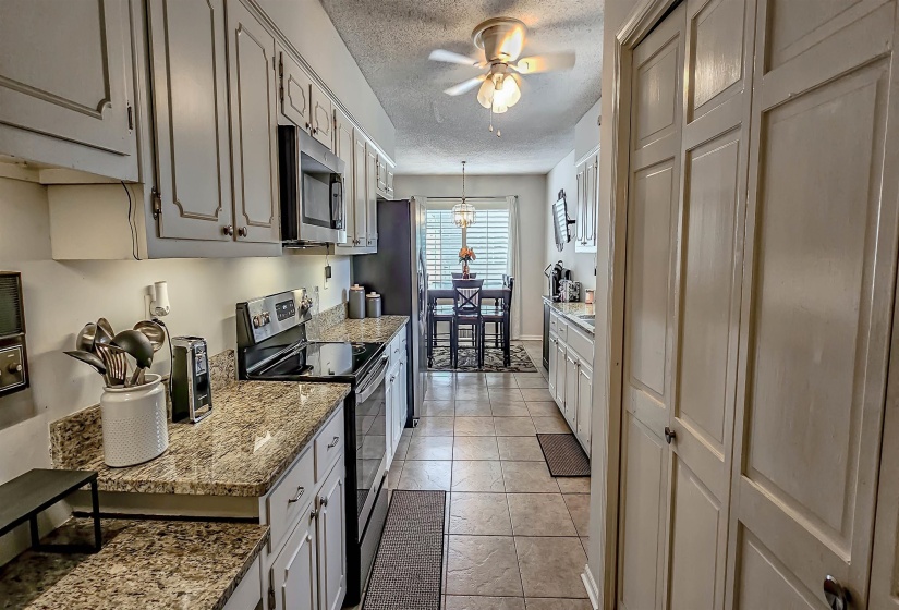 2254 KIRBY PKY, Memphis, Tennessee 38119, 6 Bedrooms Bedrooms, 11 Rooms Rooms,3 BathroomsBathrooms,Residential,For Sale,KIRBY,10220223