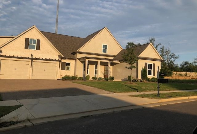 1302 BELFAIR DR, Collierville, Tennessee 38017, 5 Bedrooms Bedrooms, 10 Rooms Rooms,3.1 BathroomsBathrooms,Rental Properties,For Sale,BELFAIR,10220232
