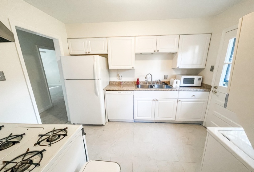 1270 PERKINS TERRACE RD, Memphis, Tennessee 38117, 3 Bedrooms Bedrooms, 6 Rooms Rooms,1 BathroomBathrooms,Rental Properties,For Sale,PERKINS TERRACE,10220233