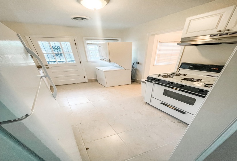 1270 PERKINS TERRACE RD, Memphis, Tennessee 38117, 3 Bedrooms Bedrooms, 6 Rooms Rooms,1 BathroomBathrooms,Rental Properties,For Sale,PERKINS TERRACE,10220233
